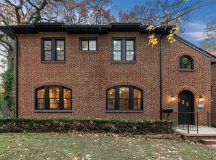 7055 Forsyth Blvd, Saint Louis, MO 63105