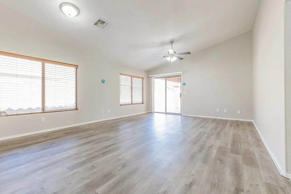 3 bed, 2.0 bath, 1544 sqft, $2,270 — Photo 4