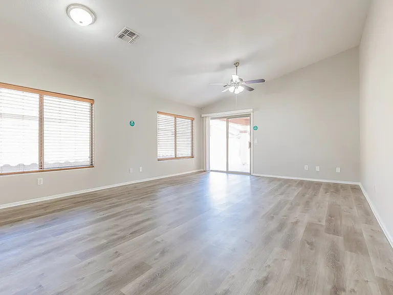 3834 E Longhorn Dr — Photo 4