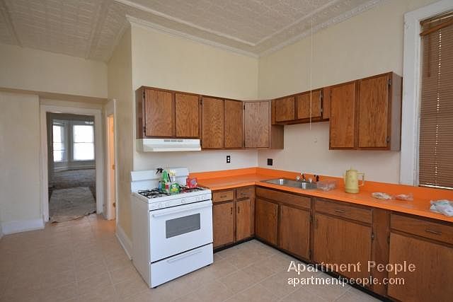 1st image of 1427 W Belmont Ave APT 2
