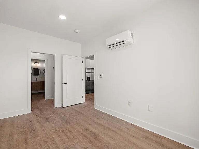 801 N Market St — Photo 8