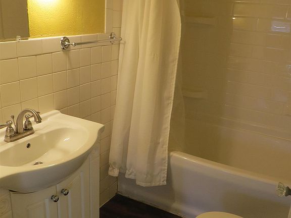 5th image of 210 E Madison Ave