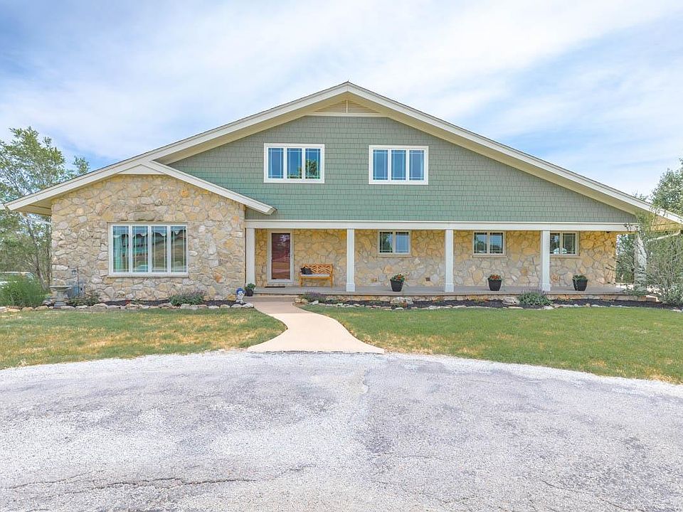 1st image of 2540 Valley View Dr