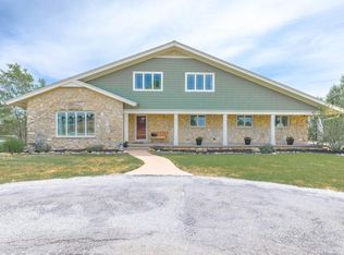 2540 Valley View Dr, Arkansas City, KS 67005