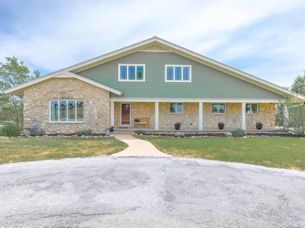 2540 Valley View Dr, Arkansas City, KS 67005
