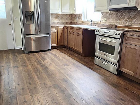 5th image of 33 Pine Cir