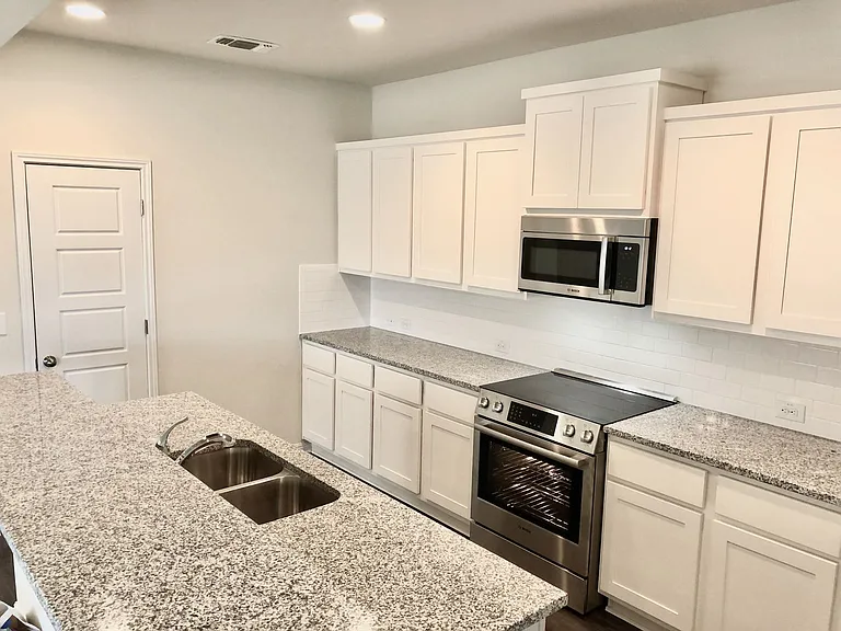 9912 Dalliance Ln — Photo 5