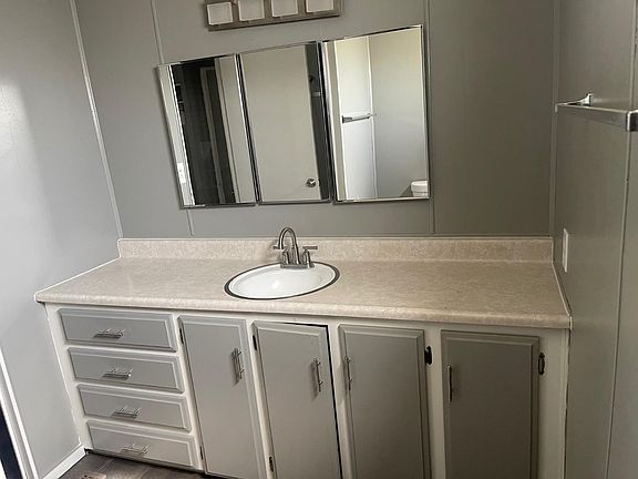 5th image of 4143 Yosemite Blvd Space B10