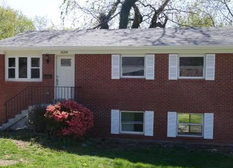14209 Chesterfield Dr — Photo 2