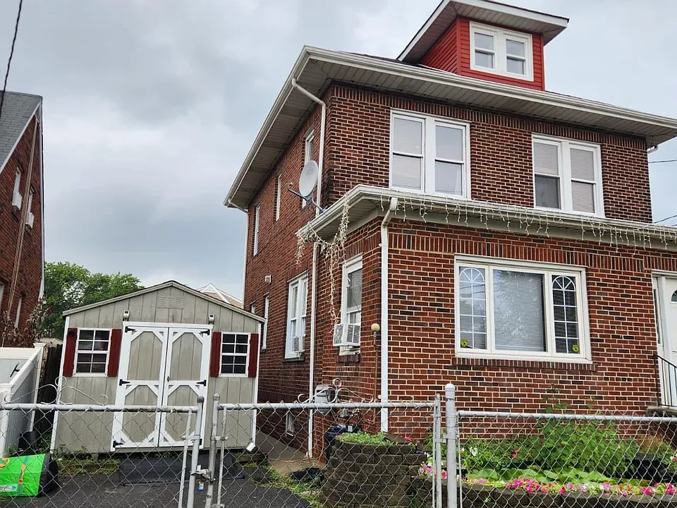 13 Daniel St #B