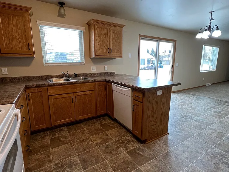 1734 Lenwood Ave — Photo 2