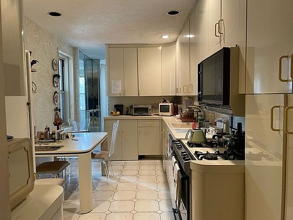 5th image of 23-45 Bell Blvd APT 2G
