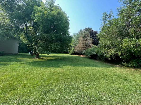 605 Constitution Dr SW, Poplar Grove, IL 61065