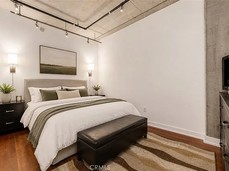 645 W 9th St #314 — Photo 9