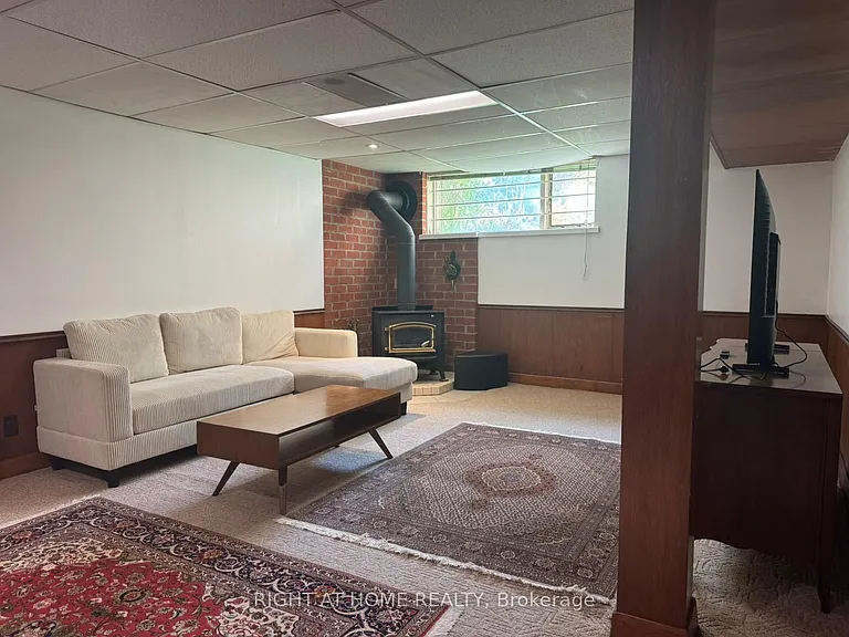 39 Starlight Cres #BASEMENT — Photo 2