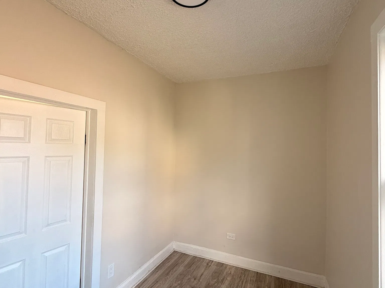 2 bed, 2520 sqft, $1,300 — Photo 4