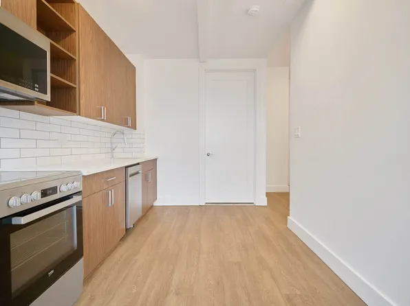 82 4th Avenue image 5 of 27