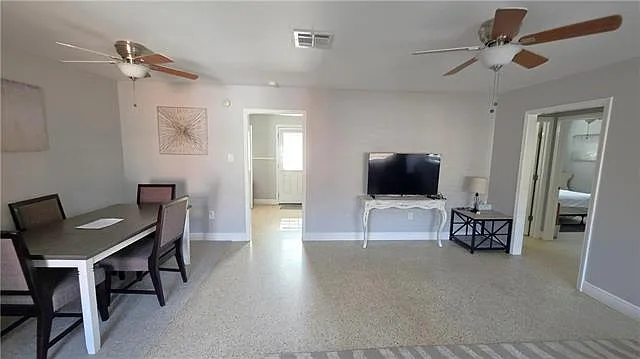 2 bed, 1.0 bath, 867 sqft, $1,400 — Photo 4
