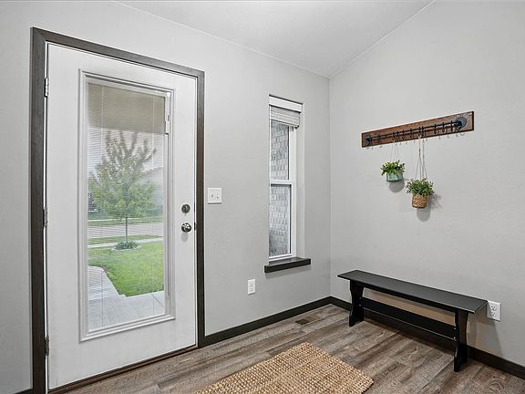 3rd image of 200 Elderberry St