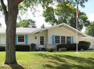 8815 Greenhill Ln, Greendale, WI 53129