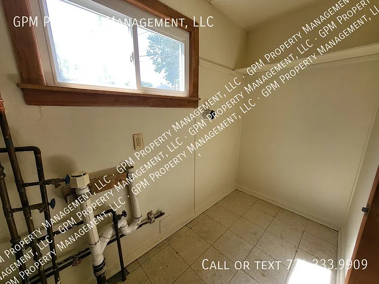 2040 Dryden St — Photo 5