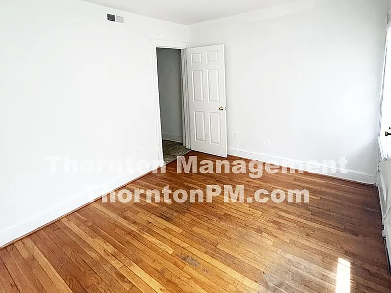 913 Monument Ave — Photo 8