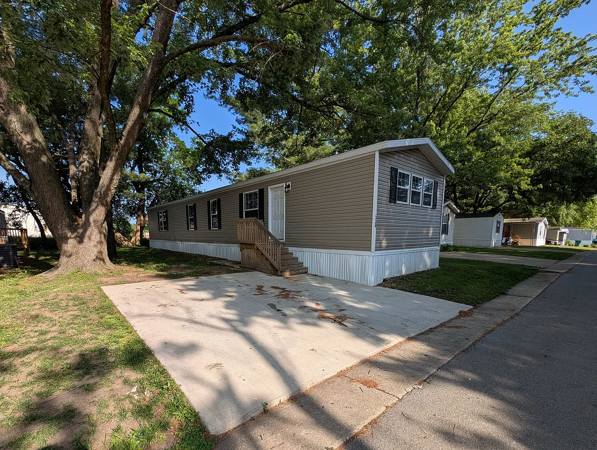 Building Photo - 6048 W Panatela Dr