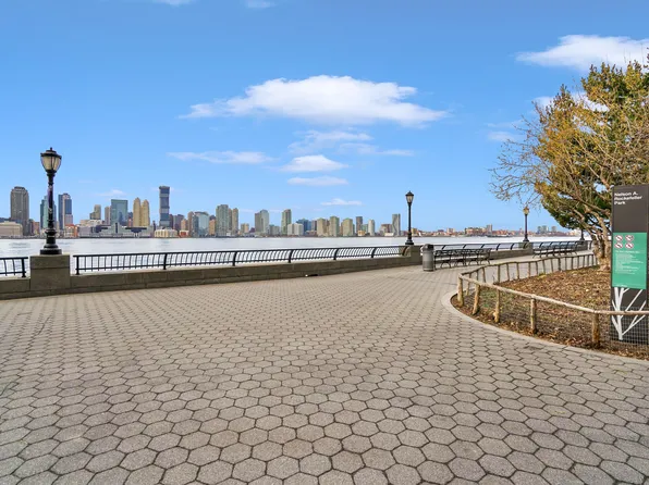 20 River Terrace image 3 of 14