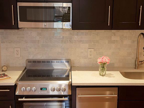 5th image of 102 Christopher St APT 3D