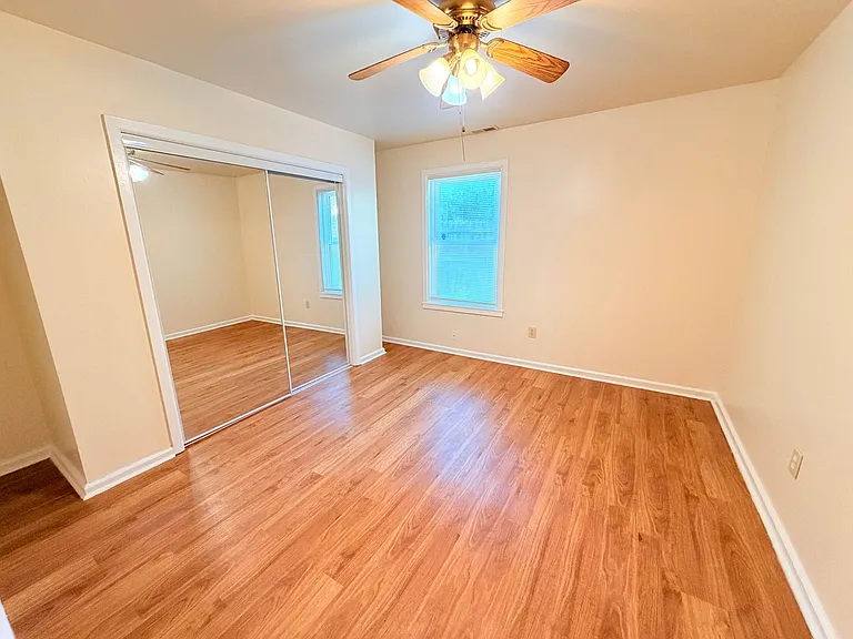 2035 N Graham Ave — Photo 18