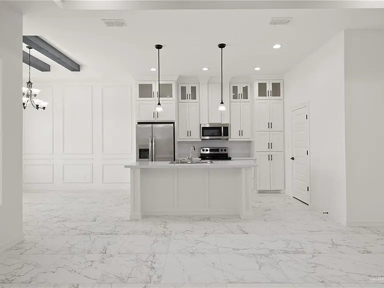 1804 Foxtail St — Photo 4