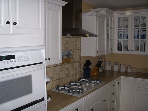 other angl of "L" shape kitchen
