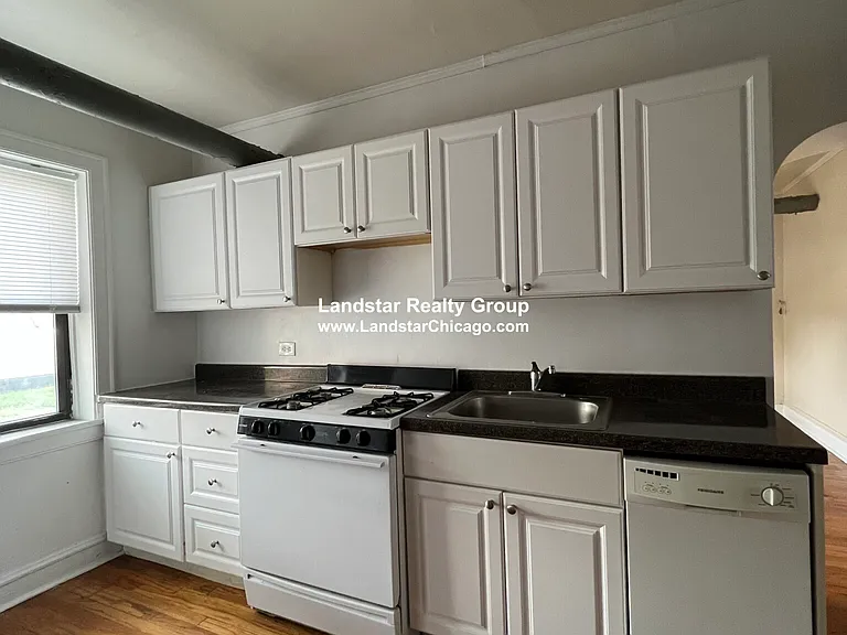 2415 W Sunnyside Ave #G — Photo 2