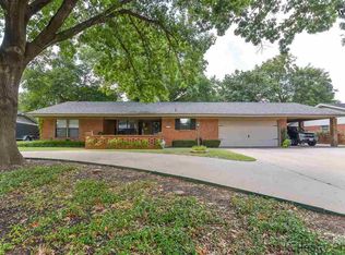 813 Mohawk Dr, Burkburnett, TX 76354