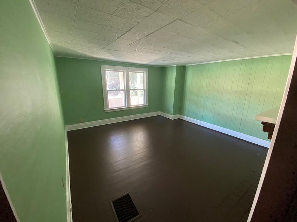 1st image of 340 Green St Floor 1