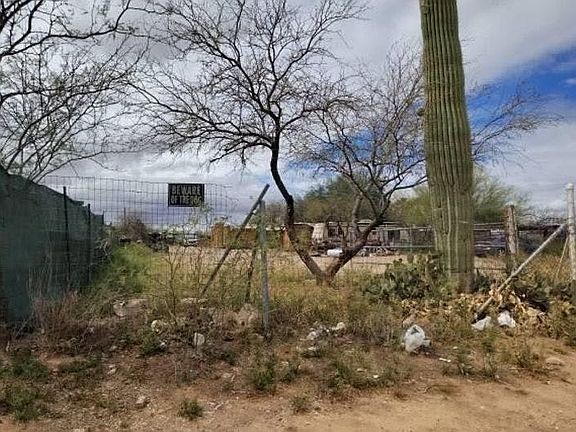 4th image of 7911 S Caballo Rd