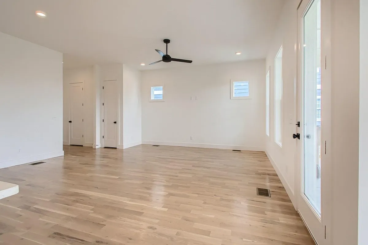 Building Photo - 265 Riverside Dr #B