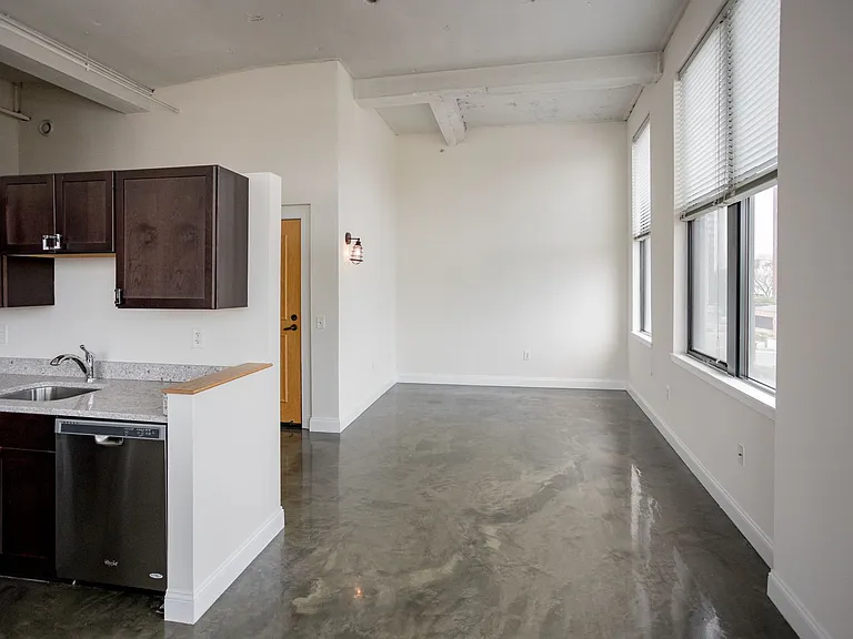 Garfield Lofts — Photo 32