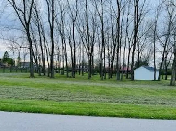 5654 Plantation Cir, New Holland, OH 43145