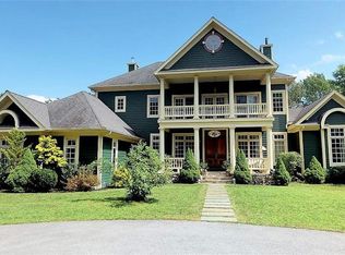 44 Lookout Dr, Port Jervis, NY 12771