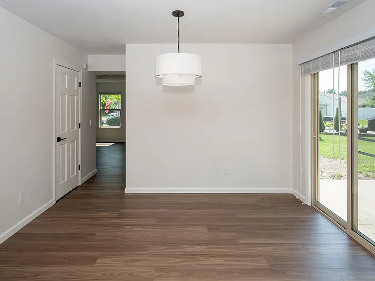 Eat-in kitchen area and access from kitchen to backyard