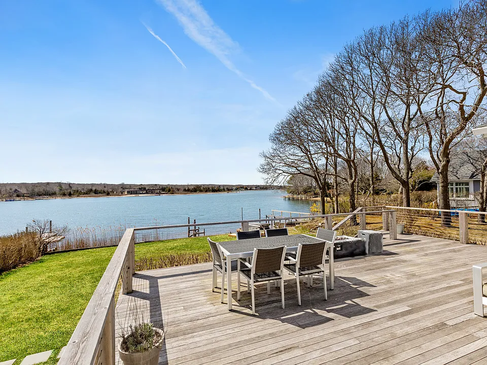 11 Bluff Point Rd