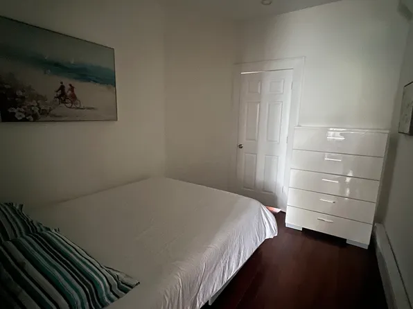 422 Saint Pauls Avenue image 7 of 12