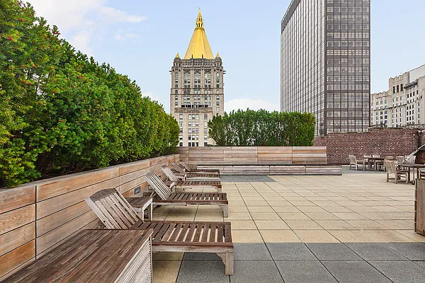 Sold by Compass | media 18