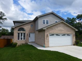 530 E Armitage Ave, Addison, IL 60101