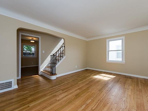 3rd image of 1625 Woodhurst Ave