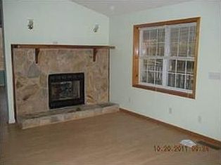 2nd image of 127 Pin Oak Ln