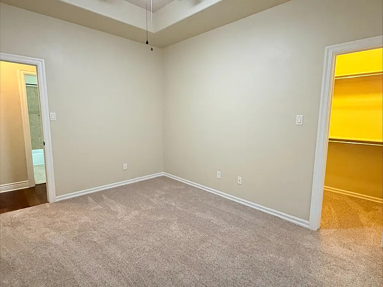 5702 NW Valor Ave — Photo 2