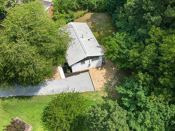 4th image of 701 Weston St