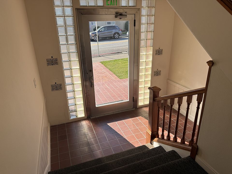 Interior entry way to building
